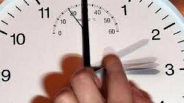 الهواتف النقالة تضيف ساعة أخرى إلى التوقيت الرسمي للمملكة