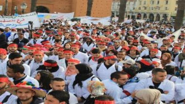 ألاف الأساتذة المتعاقدين يخوضون مسيرات احتجاجية..