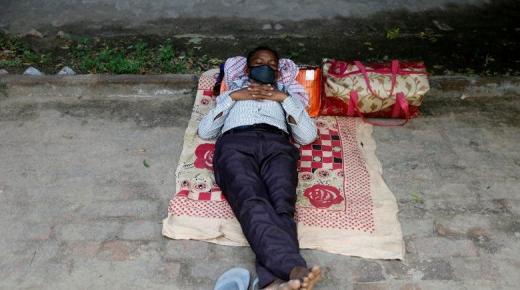 مرض نادر.. رجل ينام 300 يوم في السنة..