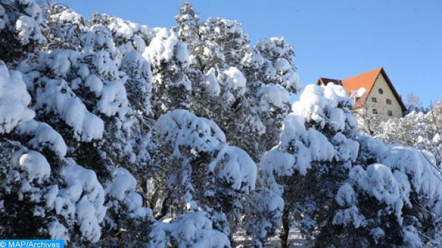 تساقط ثلوج وهبوب رياح محليا قوية بعدد من أقاليم المملكة ابتداء من غدا الأربعاء و إلى غاية يوم الخميس..