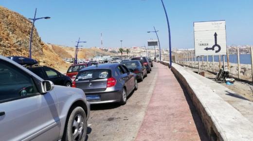 “حاميها حراميها”.. 200 سيارة في ملكية رجال الامن والجمارك تمارس التهريب بمعبر باب سبتة