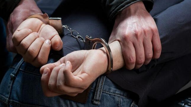 القبض على “نصاب” انتحل صفة مسؤول بالقصر الملكي ..