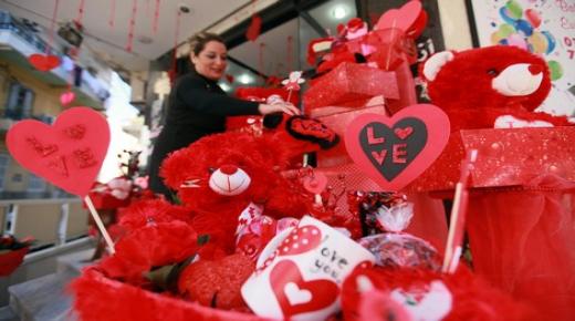 “عيد الحب” .. هذه عشر وصايا لزرع السعادة في “أرض الأزواج”