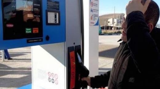 الحكومة تعلن عن اقترابها من إنهاء أزمة أسعار الوقود..