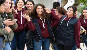 الحب بين التلميذة والأستاذ.. مشاعر زائفة تحركها المراهقة