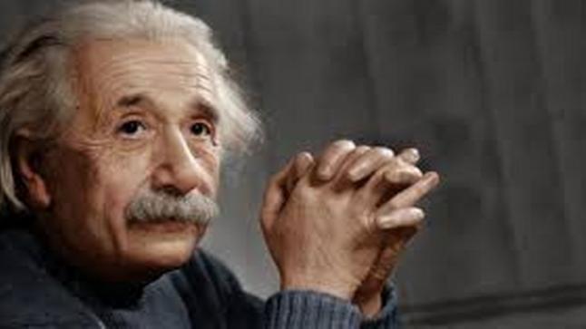 أينشتاين كان يفضّل «الشعور بالحرج» على تعلّم اللغة العبرية