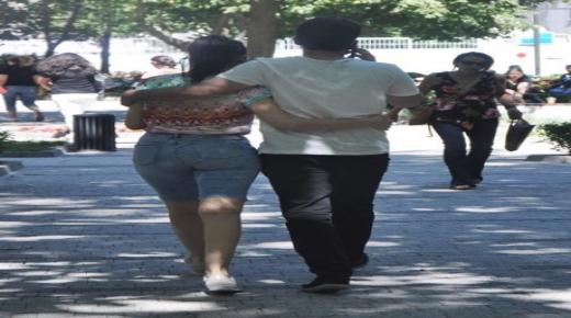 خبير في التحليل النفسي يناقش عبارة.. “آجِنِي بْالْخاطْرْ وْنْعْطيكْ حْوايْجي” بين الرجل والمرأة