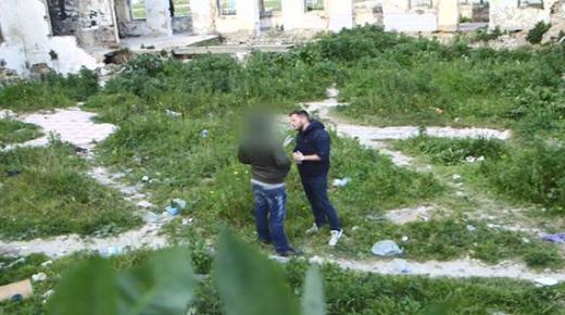 قناة تلفزية إسبانية.. منحت 2000 درهم لحارس سيارات لتقدمه بصفته “إسكوبار المغرب”