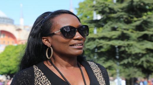 المغنية الأمريكية الشهيرة ديلا ميلز بعدما اعتنقت الإسلام مؤخرا: أشعر ببراءة الطفولة