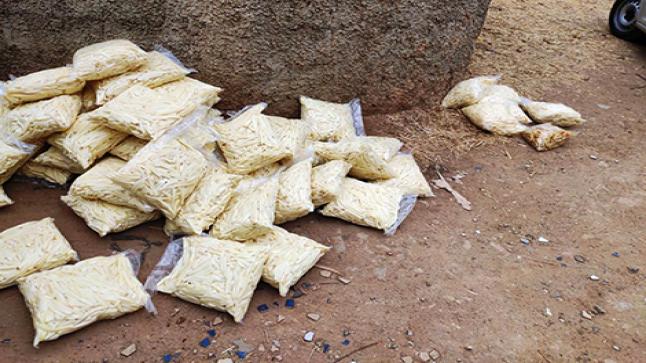 حجز أطنان من “الفريت” الفاسد بمصنع سري كانت موجهة للإستهلاك