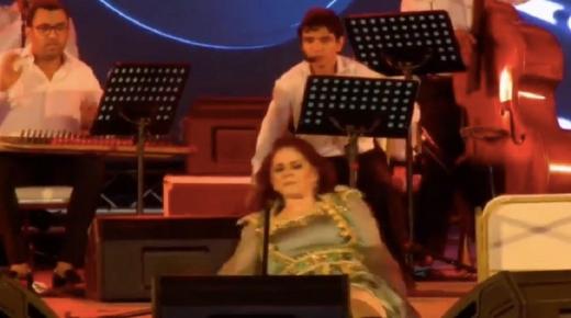 شاهد”فيديو” الفنانة الكبيرة ميادة الحناوي في لحظة مُحرجة ..