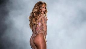 كعادتها .. ملابس جينيفر لوبيز الفاضحة تثير جدلا واسعا في مصر