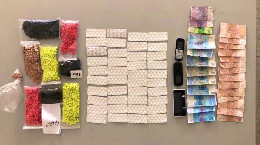 بمساعدة “الديستي”.. الشرطة تعتقل شخصين أحدهما بحوزته 8 ألاف قرص “إكستازي”