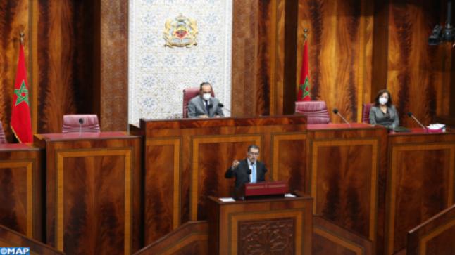 في تحد سافر بإمتناعه عن ارتداء الكمامة ..رئيس الحكومة العثماني يخرق القانون في البرلمان وأمام التلفزيون؟