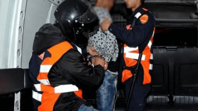 تازة: توقيف شخصين على متن سيارة محملة بأزيد من طن من الشيرا..