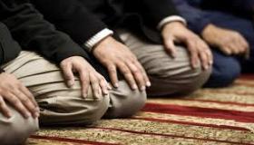 وجدة..ظاهرة استجداء المصلين بالمساجد.. حين تتحول دور العبادة إلى أسواق للصدقات..