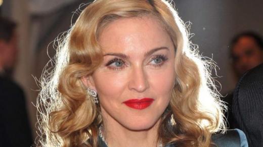 المغنية العالمية مادونا أصيبت بكوفيد 19 عندما كانت في باريس