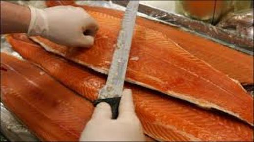 اكتشاف فيروس كورونا في سمك السلمون يُقلق العديد من الدول..