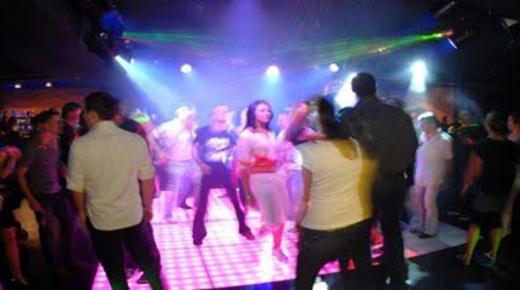 الناظور..الأمن يداهم مقهى يقيم حفلات عري ماجنة لمهربي الكوكايين..