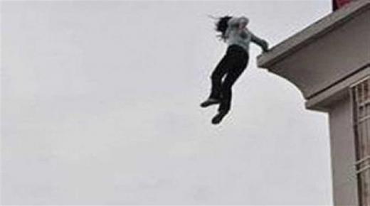 سيلفي يتسبب في هلاك طالبة جراء سقوطها من شرفة شقّة بحي القدس بوجدة..