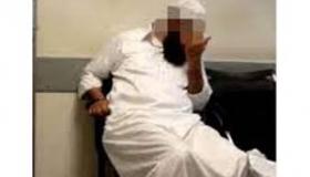 شاهد “فيديو” توقيف فقيه مسجد مُتهم باغتصاب فتيات قاصرات لمدة ثماني سنوات ..