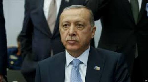 أردوغان: تصريحات ماكرون عن الإسلام “وقاحة وقلة أدب”