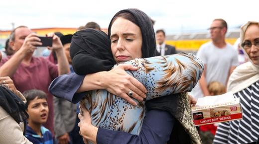 إعادة انتخاب رئيسة وزراء نيوزيلندا بأغلبية ساحقة بعد أن كافأها الناخبون على تصديها الحاسم لكوفيد-19..