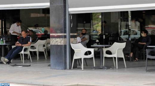 المقهى في المخيال الشعبي.. فسحة للهروب من رتابة الحياة أم فضاء للتواصل الاجتماعي..