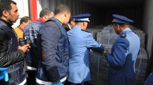 أطنان من التمور والتوابل المهربة تستنفر الفرقة الوطنية للجمارك..