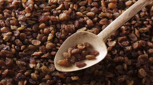 ماذا يحصل في الجسم عند تناول حفنة من الزبيب يوميا؟..