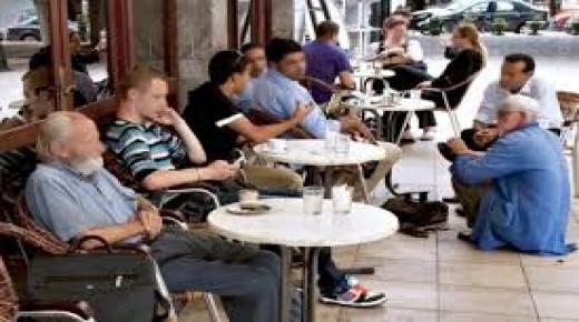 أرباب المقاهي والمطاعم يخوضون إضرابا عاما لمدة يومين..