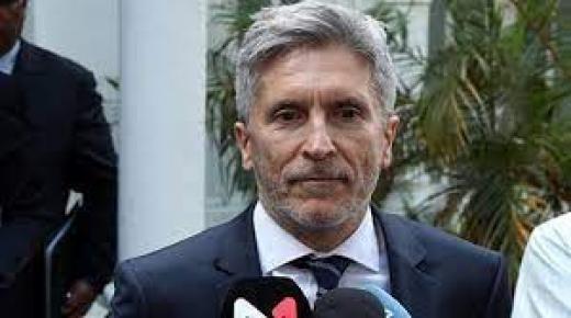 وفد أمني إسباني رفيع المستوى بقيادة وزير الداخلية يحل بمليلية المحتلة..