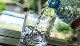 قارورات المياه البلاستيكية تُسبب مشاكل صحية خطيرة.. ما السبب؟