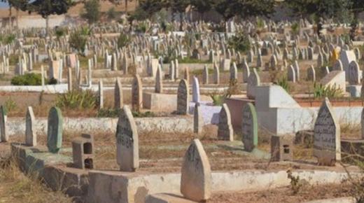 الأمن يعتقل سيدة تعرّت لتمارس طقوس شعوذة داخل مقبرة..