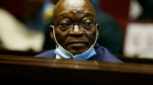 عدو مصاح المغرب رئيس جنوب إفريقيا السابق جاكوب زوما يسلّم نفسه تنفيذاً لحكم بالسجن..