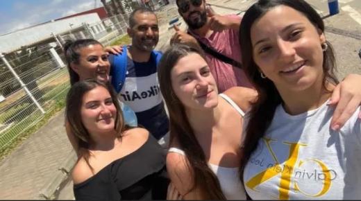 أم إسبانية تتمكن من العثور على سائق شاحنة مغربي ومرافقه اللذين أنقذا ابنتها وصديقتيها من موت محقق