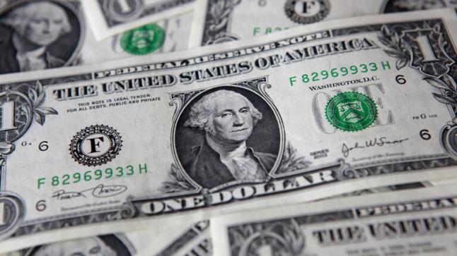 سعر صرف الدرهم يرتفع مقابل الدولار ويتراجع أمام الأورو