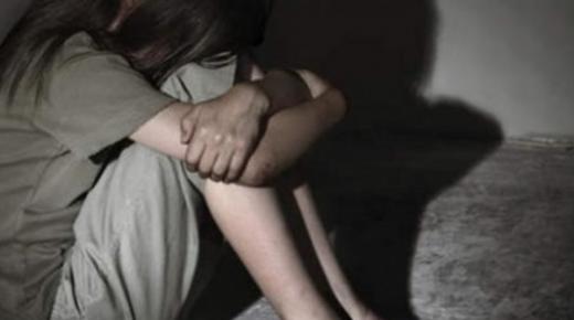 ظهور صور وتسجيلات جديدة في قضية أستاذ داوم على إغتصاب تلميذاته ..￼