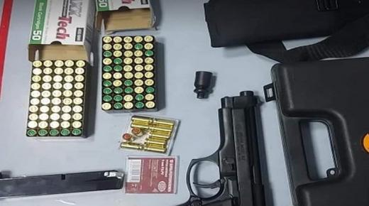 إيقاف مهاجر مغربي حاول إدخال مسدس و 460 خرطوشة نحو التراب الوطني