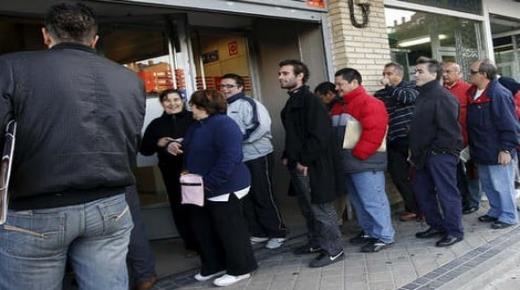 فرنسا تطرد حوالي 347 جزائريا يحملون جوازات سفر دبلوماسية أو جوازات مهمة