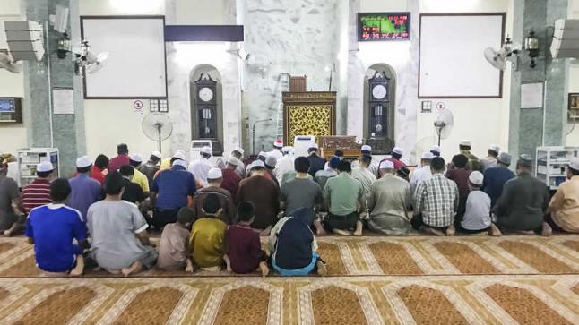 أئمة مغاربة أرسلتهم الوزارة لدعم الجالية في المهجر يرفضون العودة من أوروبا بعد رمضان