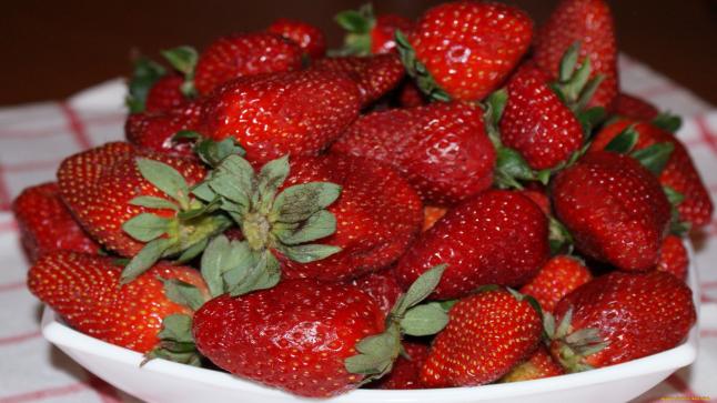 دراسة تكشف فائدة “غير متوقعة” لتناول الفراولة يوميا￼