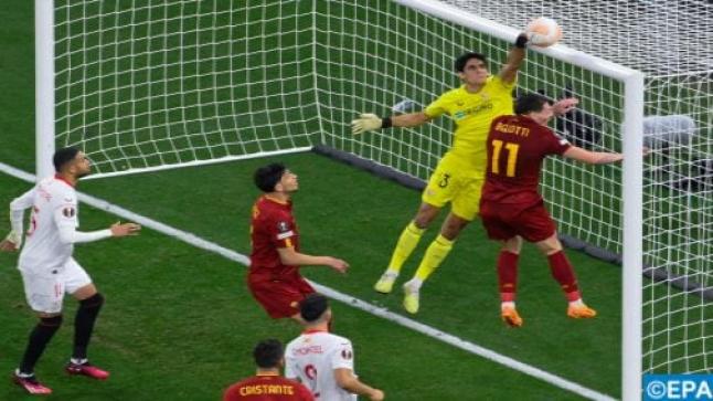 ياسين بونو أفضل لاعب في إشبيلية لشهر ماي الماضي￼