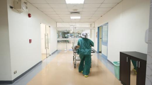 برلمانية..القطاع الصحي بالمغرب تحول إلى تجارة والحكومة لا تجد حرجا في التطبيل لإنجازات وهمية