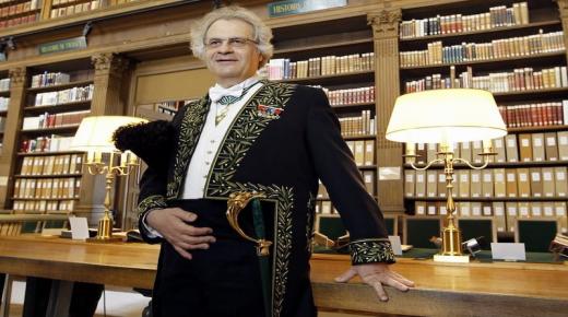 انتخاب أمين معلوف أمينا دائما للأكاديمية الفرنسية