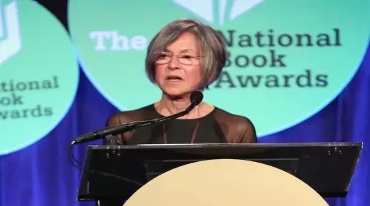 وفاة أيقونة الشعر الأمريكي و الحائزة على جائزة نوبل للآداب لويز غلوك عن سن تناهز 80 عاما￼