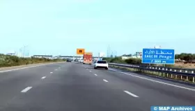 الطرق السيارة.. طاقة شمسية وكاميرات من الجيل الجديد ..