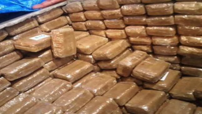 إحباط محاولة تهريب أزيد من 3.8 طن من “الحشيش” مخبأة في سيارة بلوحات مزورة￼