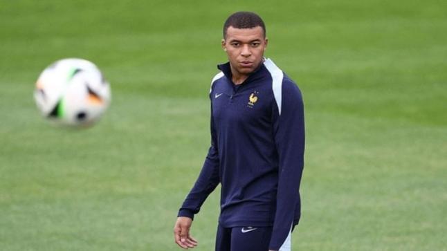 الانتخابات البرلمانية الفرنسية: 160رياضياً يدعون للتصويت ضد اليمين المتطرف