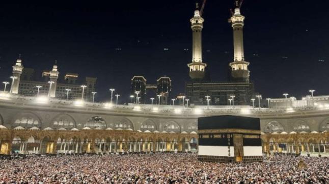 حجاج يروون كيف انهار البعض جراء الحر وتوفوا أثناء أداء المناسك